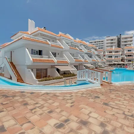 Infinity Pool Views Floritas Apartman *
